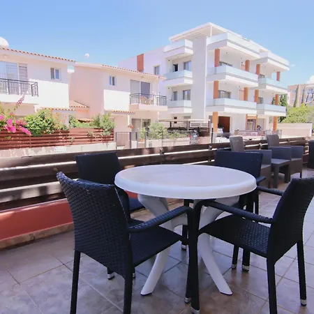 Phaedrus Living: Universal Flat Alina Διαμέρισμα